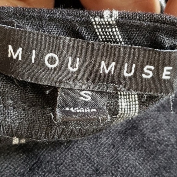 Miou Muse A Line Dress Womens Small Black White Striped Linen Pleated Split Neck - Picture 2 of 6